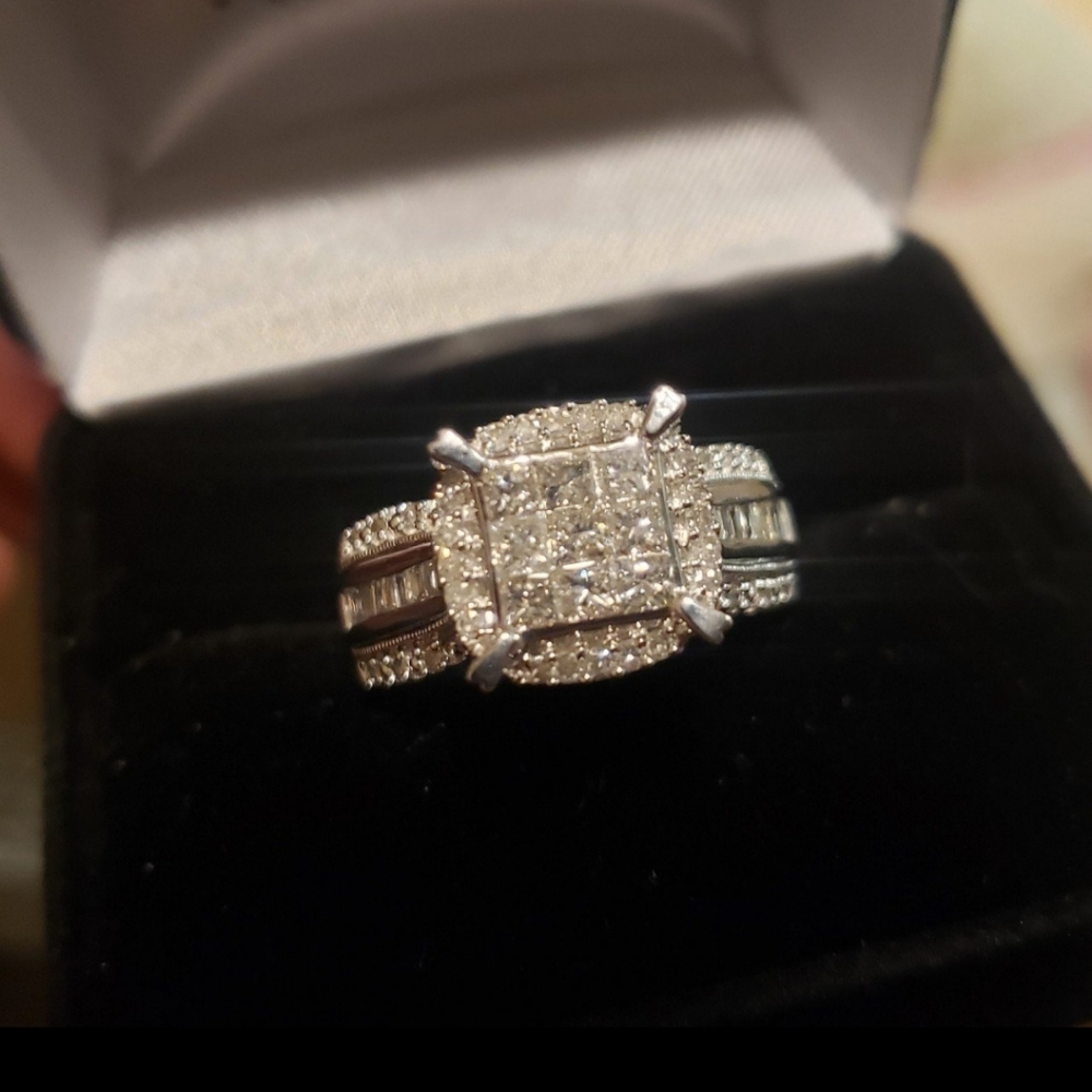 Amazing♥️ 10k gold diamond wedding ring - Picture 7 of 16